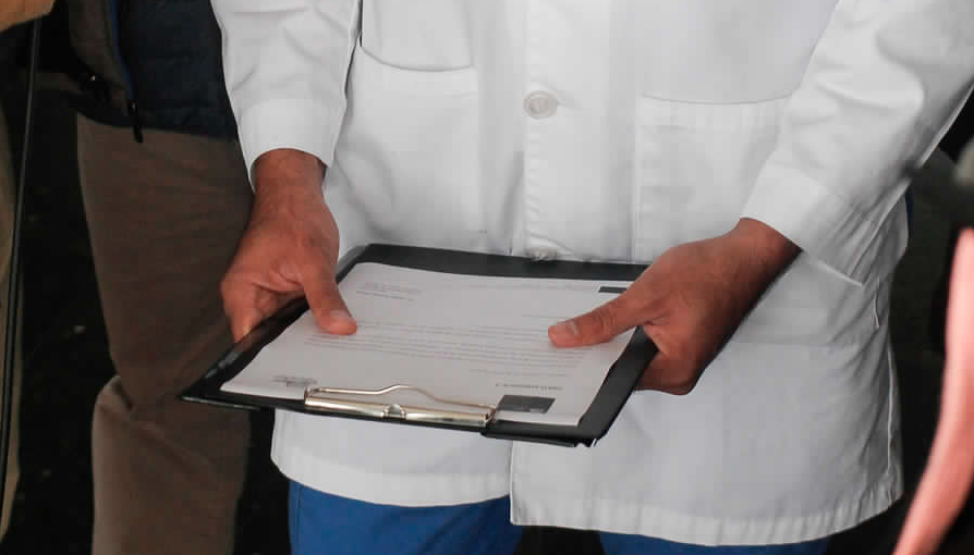 Ministerio de Salud y Fonasa presentaron querellas contra 28 médicos por mal uso de licencias