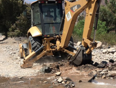 Municipio desenterró tubería que sacaba ilegalmente agua desde el río Petorca