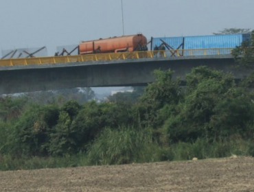 Denuncian que militares de Maduro bloquearon puente en la frontera entre Venezuela y Colombia