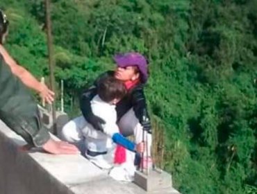 Madre se suicida lanzándose desde un puente junto a su hijo en Colombia