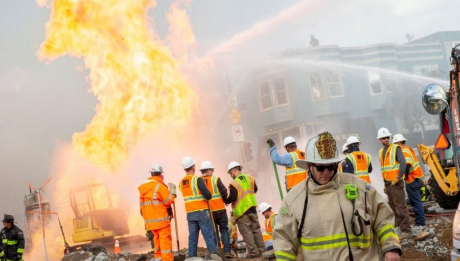 Explosión por fuga de gas provocó incendio que destruyó cinco edificios en Estados Unidos