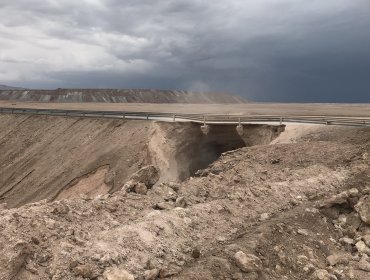 Puente que une Calama con Chuquicamata cedió por la presión del río San Lorenzo