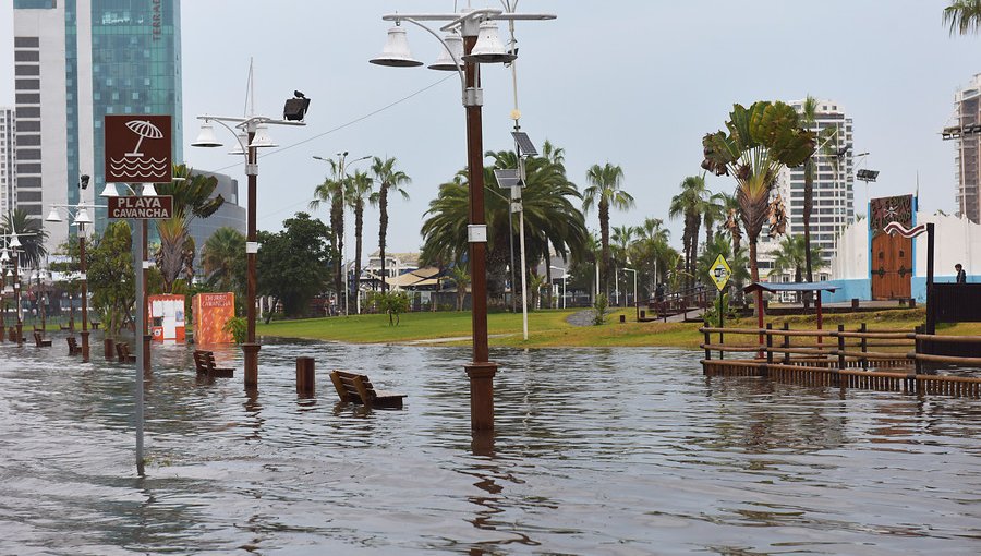 La Zona Franca de Iquique debió ser evacuada debido a fuertes precipitaciones