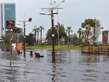 La Zona Franca de Iquique debió ser evacuada debido a fuertes precipitaciones