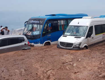 Unas 100 personas tuvieron que ser rescatadas desde la ruta Alto Hospicio - Iquique