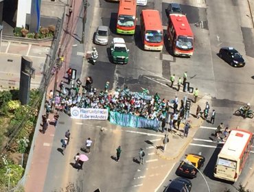 Hinchas de Santiago Wanderers protestaron en Valparaíso por alza en el precio de las entradas