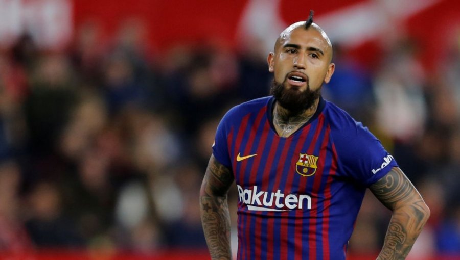 "Bruto" y "torpe": Prensa española destruyó a Arturo Vidal tras empate del Barcelona