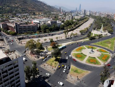 Hombre fue detenido luego de efectuar giros en contra del tránsito en plena plaza Italia