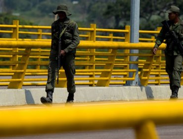 Maduro ordenó reforzar militarmente la frontera con Colombia tras la llegada de ayuda humanitaria