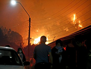 Cercanía del fuego con sector poblado de Penco, obliga a evacuar a vecinos de Villa Italia