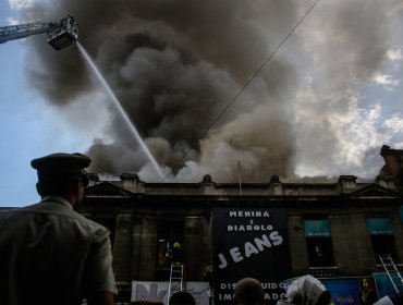 Incendio de grandes proporciones se registra en local comercial de Estación Central