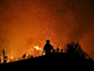 Gobierno anuncia pensión de gracia para madre de bombero fallecido en La Araucanía