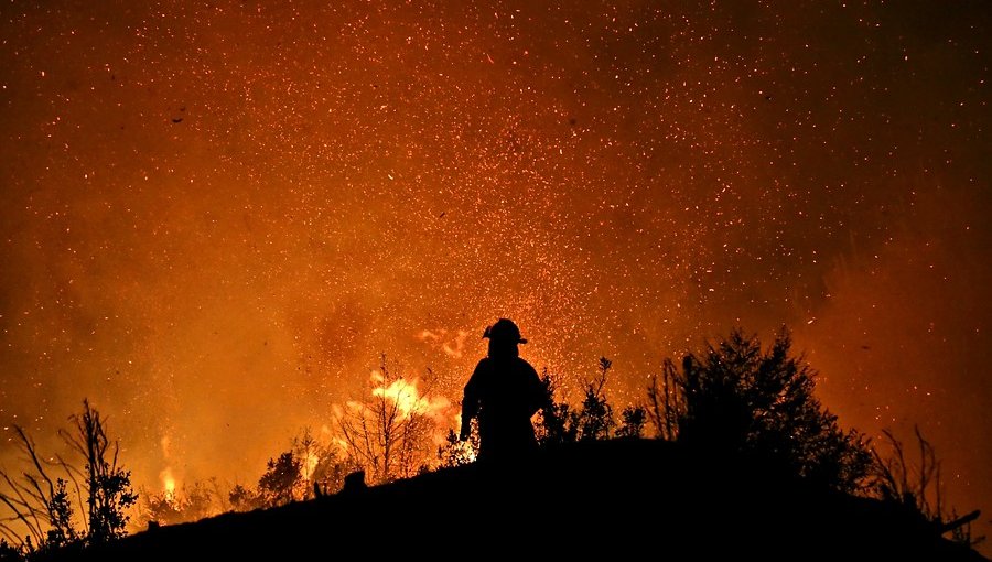 Gobierno anuncia pensión de gracia para madre de bombero fallecido en La Araucanía