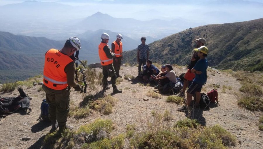 GOPE rescató a seis jóvenes que se extraviaron en cerro de San Francisco de Mostazal