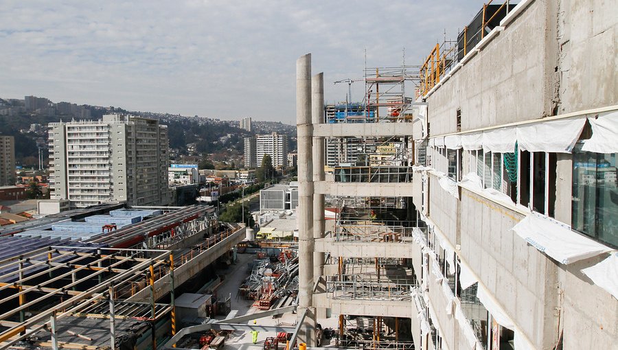 Conflicto por retraso en entrega de obras del hospital de Viña del Mar llegará a Contraloría