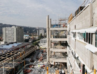 Conflicto por retraso en entrega de obras del hospital de Viña del Mar llegará a Contraloría