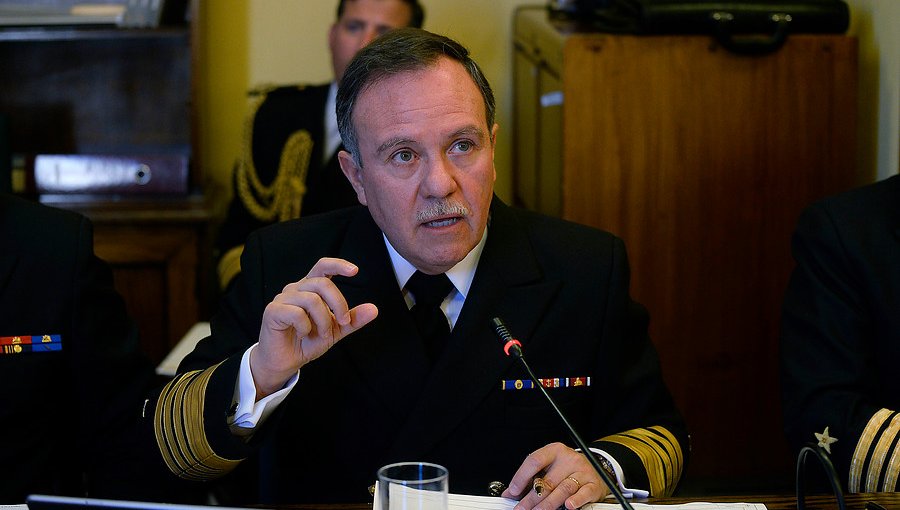 Acusan al comandante en jefe de la Armada de amedrentar y amenazar a juez de DD.HH.