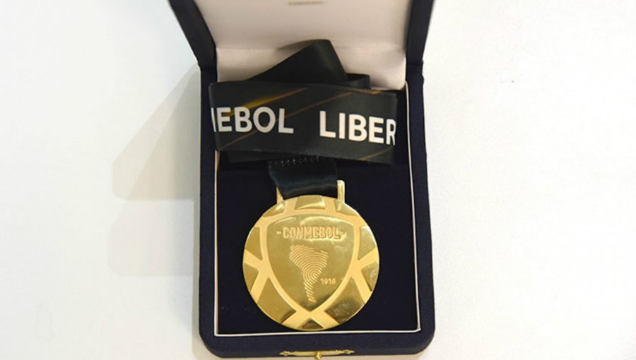 Ganador de Copa Libertadores con Colo-Colo remata su medalla