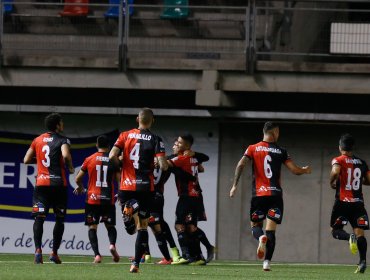 Deportes Antofagasta goleó a Audax Italiano en un polémico partido