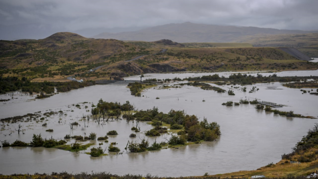 Onemi mantiene Alerta Roja en la comuna de Torres del Paine por crecida de ríos