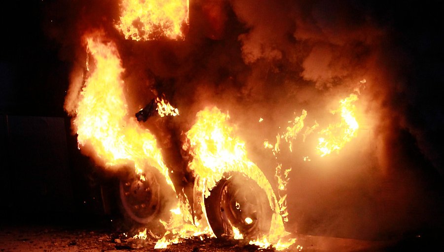 Bus con 45 pasajeros a bordo se incendió en la ruta 5 Norte: todos salvaron ilesos