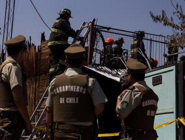 Bomberos controló incendio en casa de La Cisterna y encontró cadáveres de padre y sus dos hijos