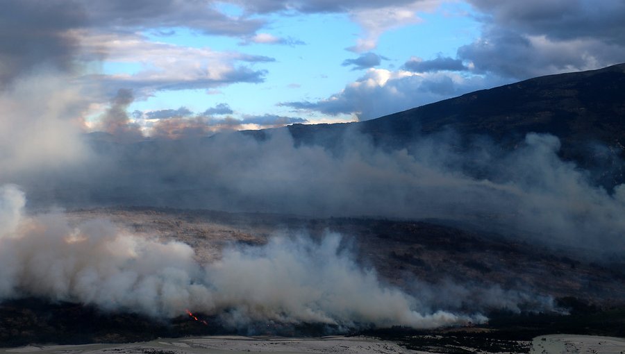 Alcalde de Cochrane le exige al Gobierno un "plan de manejo" tras megaincendios en Aysén