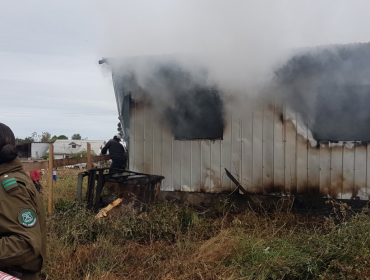 Incendio en Calbuco: Durante la remoción de escombros, Bomberos encontró a dos niños fallecidos