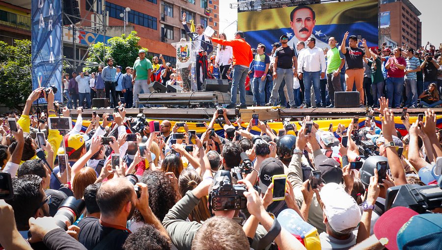 Aterrizó en Curazao avión estadounidense con ayuda para Venezuela