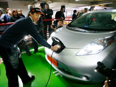 Prevén que 220 millones de autos eléctricos estarán en las calles para el año 2030