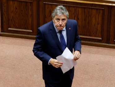 Ministro de Defensa pide informe por procesamiento del general (r) Fuente-Alba