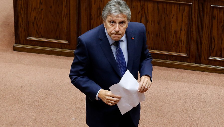 Ministro de Defensa pide informe por procesamiento del general (r) Fuente-Alba