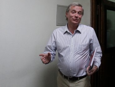 Kast apuntó a ex ministro de Bachelet: "Hay que investigar a civiles que "trabajaron" en Defensa"