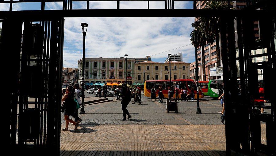 Seremi de Salud anuncia que potenciará las fiscalizaciones en la plaza Aníbal Pinto