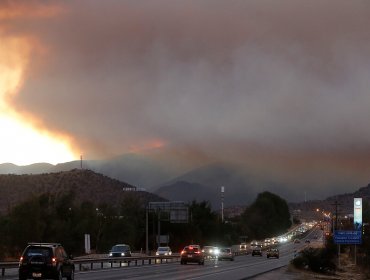 Declaran Alerta Roja en Pudahuel y Curacaví por incendio cercano a ruta 68