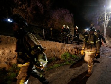 Incendio en el cerro San Cristóbal está controlado: Intendencia anunció querella