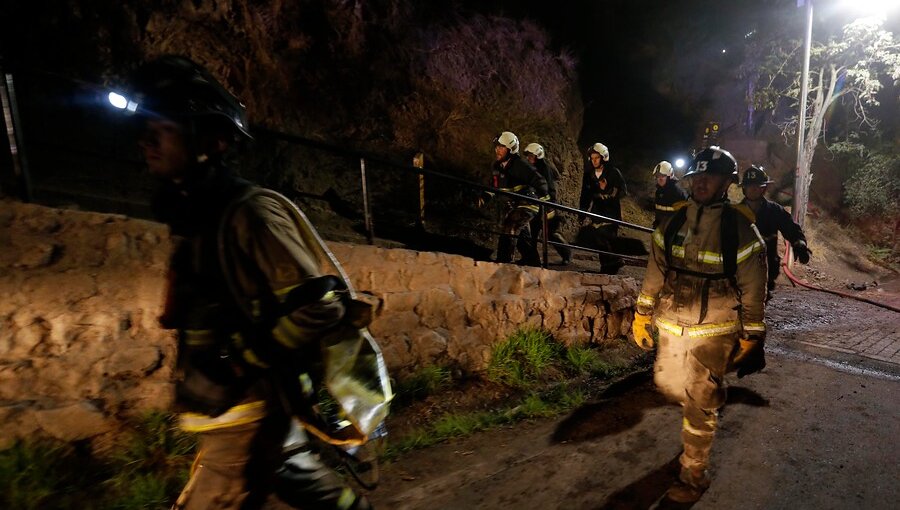 Incendio en el cerro San Cristóbal está controlado: Intendencia anunció querella