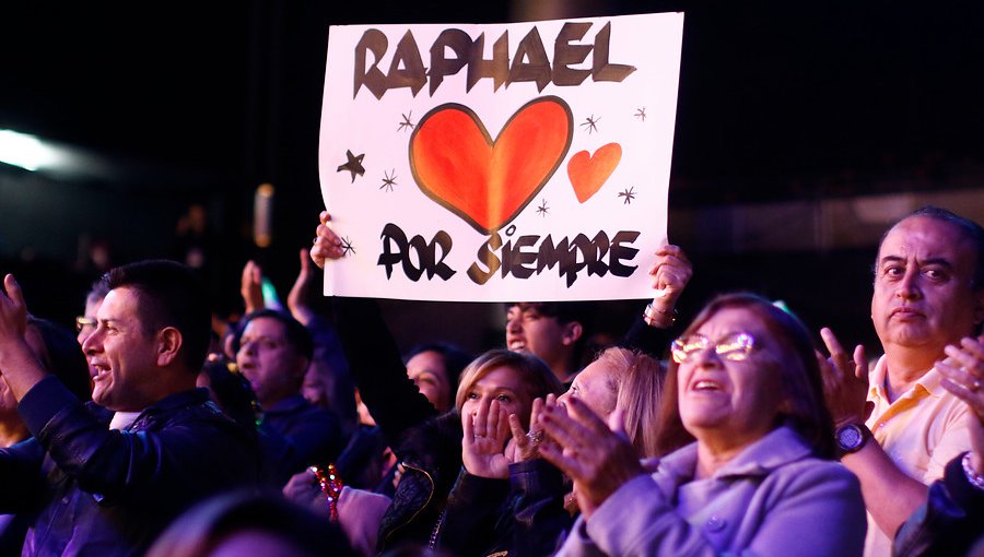 Las mejores imágenes de la reacción del "Monstruo" al show de Raphael