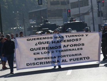 Aduanas guarda silencio por aforos en el Puerto de Valparaíso: Mientras tanto, diariamente se pierden 60 turnos para trabajadores eventuales