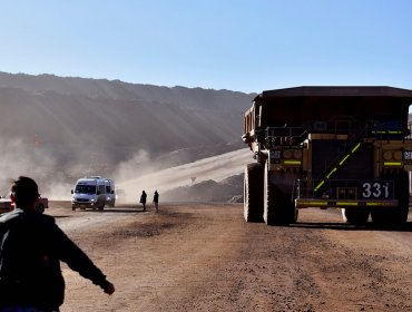 Producción industrial cayó 0,9% en enero, con fuerte impacto de la minería