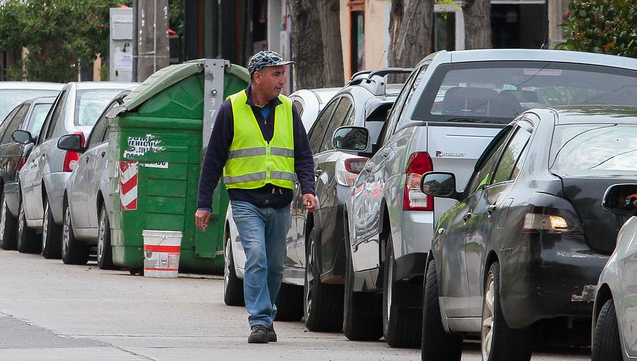 Hasta $3.000 por hora puede costar estacionar un automóvil en Santiago