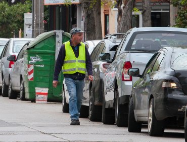 Hasta $3.000 por hora puede costar estacionar un automóvil en Santiago