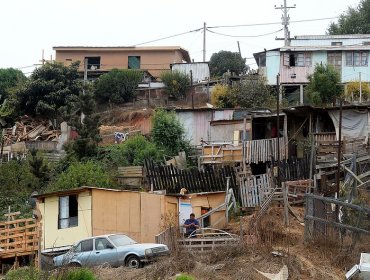 57 familias de campamentos de Valparaíso reciben subsidios para adquirir una vivienda