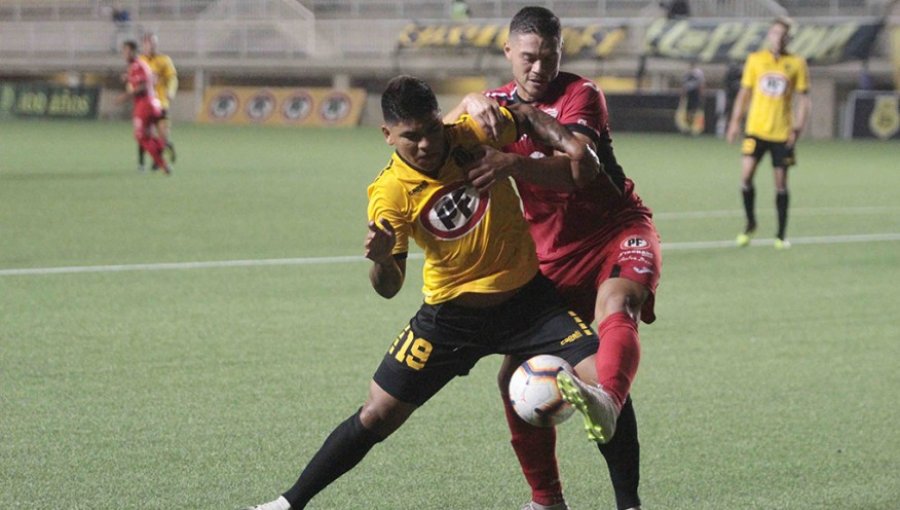 Primera B: Ñublense venció en los minutos finales a San Luis en el cierre de la jornada sabatina