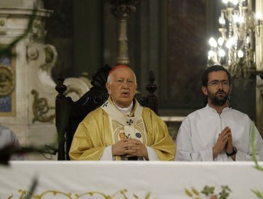 Piden salida del cardenal Ezzati tras caso de violación en la Catedral de Santiago