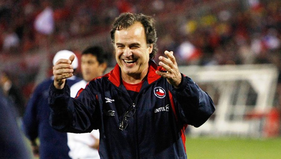 Marcelo Bielsa: "Nunca olvido lo admirable que son para mí la gente que construye Chile todos los días"