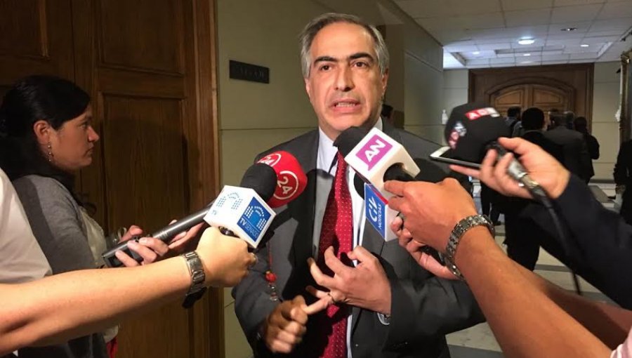 Senador Chahuán propone plan integral para revertir deuda hospitalaria en Salud