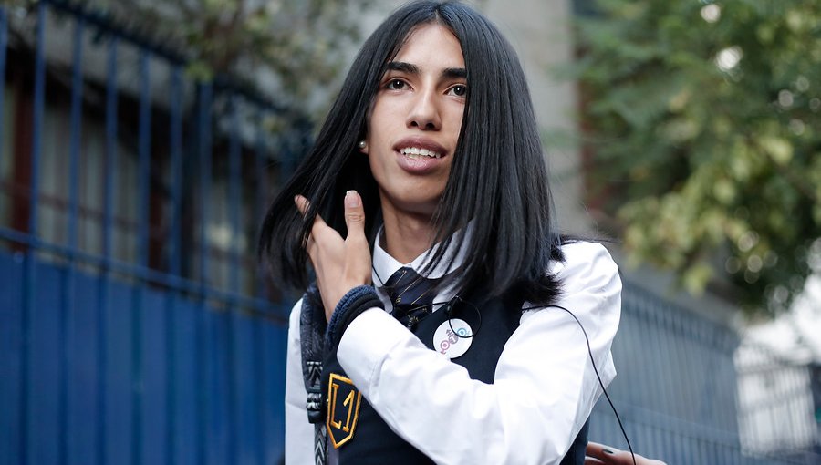 Adolescente trans inició su año escolar en el Liceo 1 llamando a que su caso se replique en todos los colegios