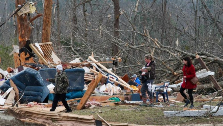 23 víctimas fatales ha dejado una decena de tornados en Alabama, Estados Unidos