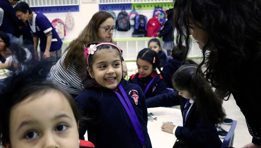 Histórico: 30 niñas iniciaron su etapa escolar en el liceo Lastarria de Providencia